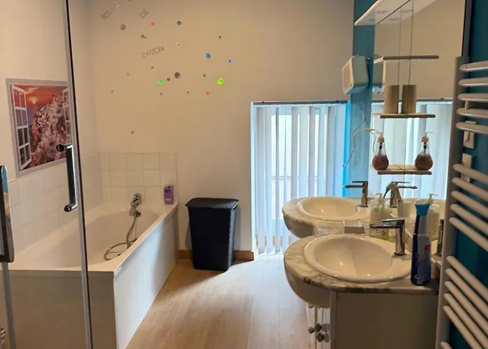 Santorini Center 3 Bedrooms *